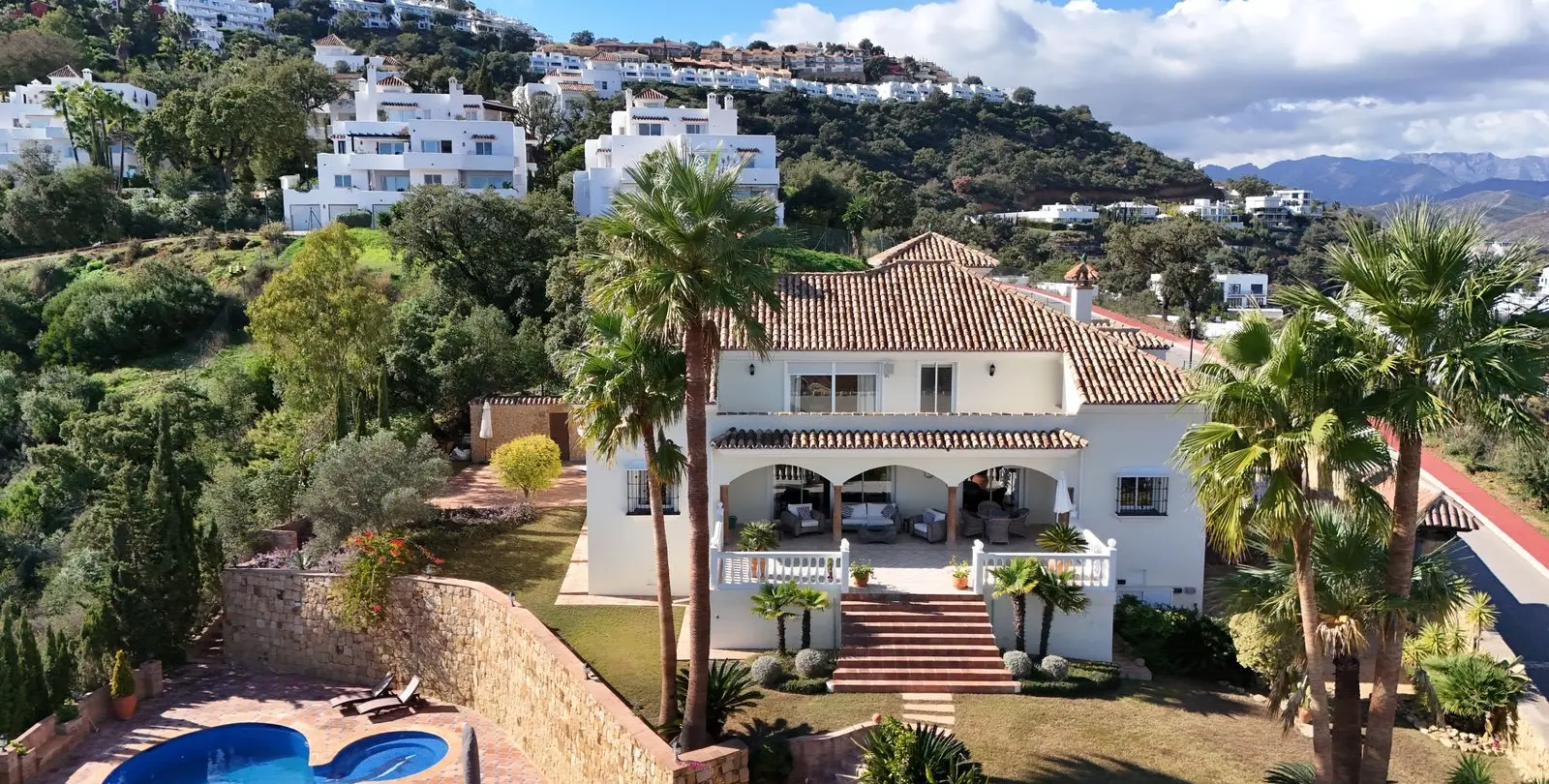 Sale of detached villa in La Mairena 47