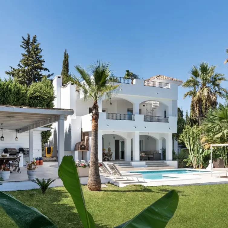Long-term rent of detached villa in Nueva Andalucía