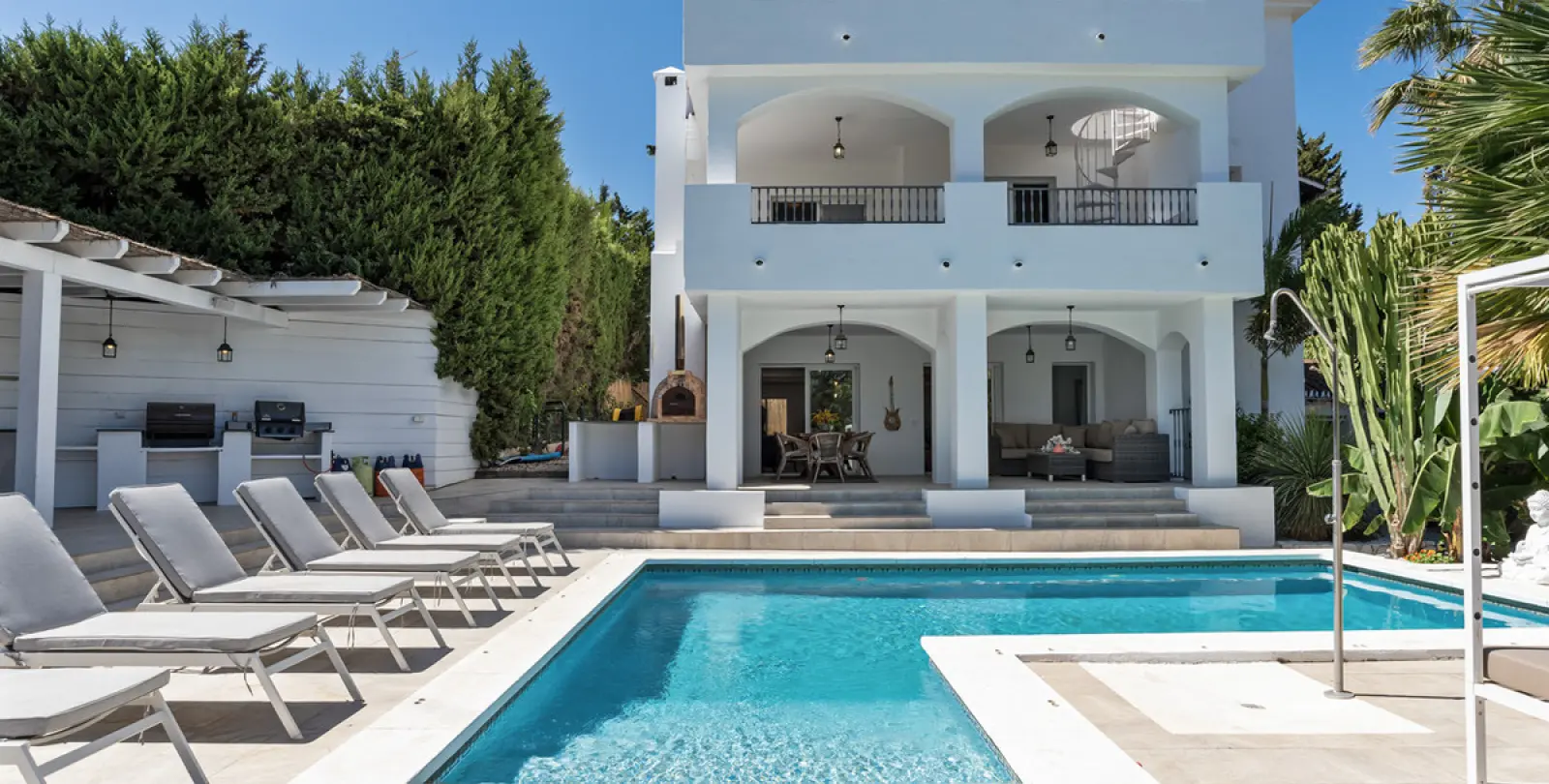 Long-term rent of detached villa in Nueva Andalucía 2