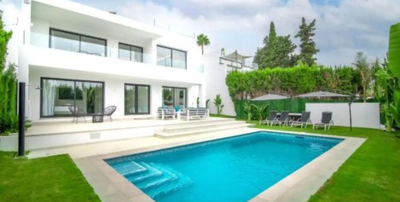 Long-term rent of detached villa in Guadalmina Alta 1