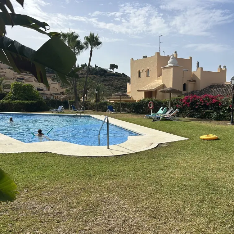 Sale of ground floor apartment in Elviria
