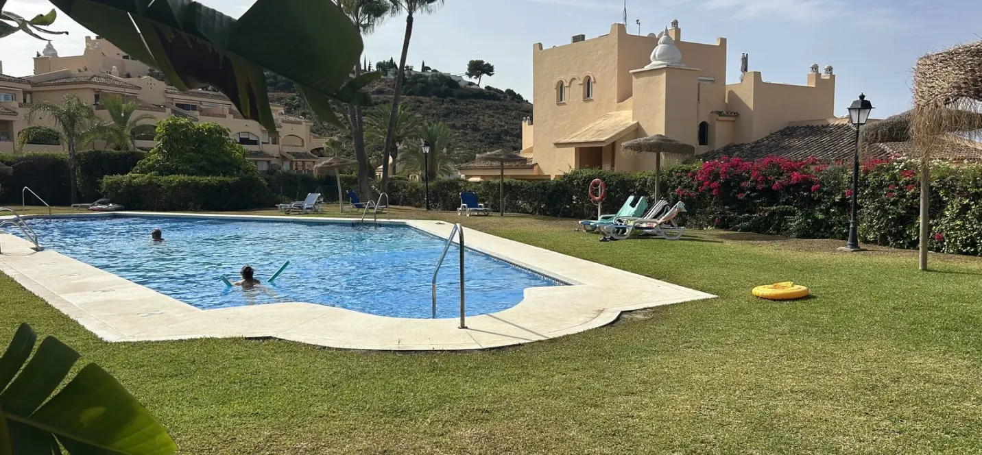 Sale of ground floor apartment in Elviria 1