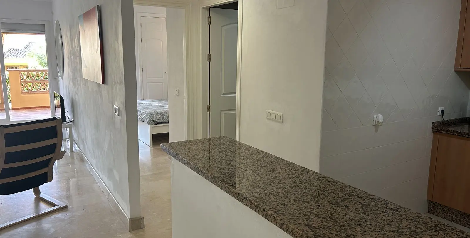 Sale of ground floor apartment in Elviria 10
