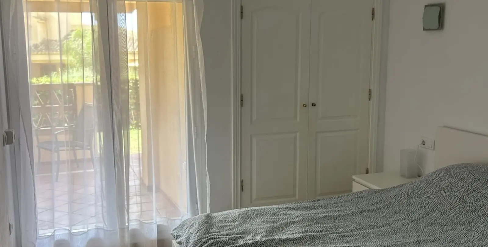 Sale of ground floor apartment in Elviria 11