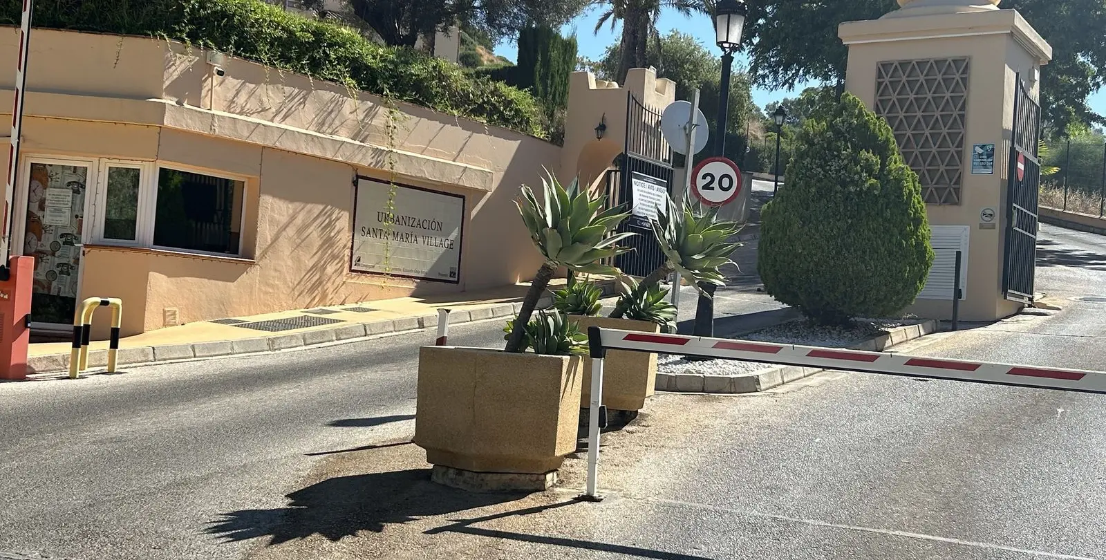 Sale of ground floor apartment in Elviria 18