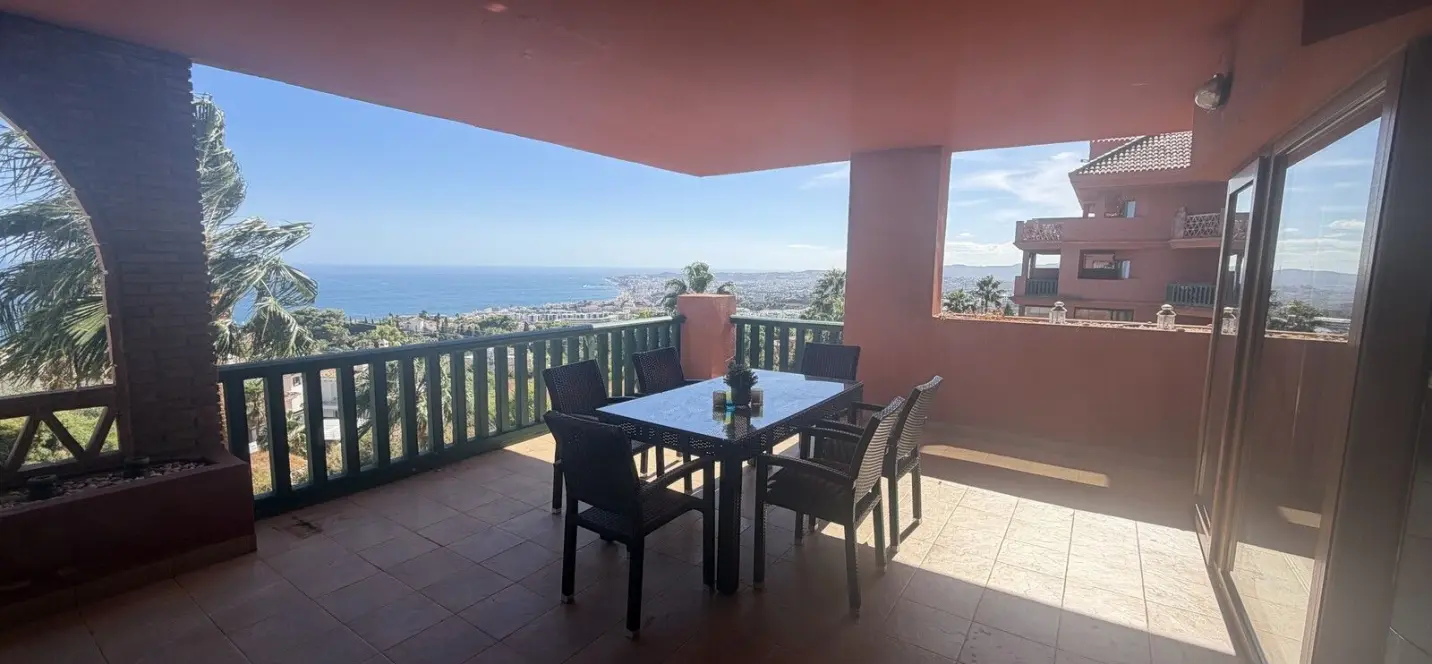 Venta de apartamento en planta media en Higueron 3