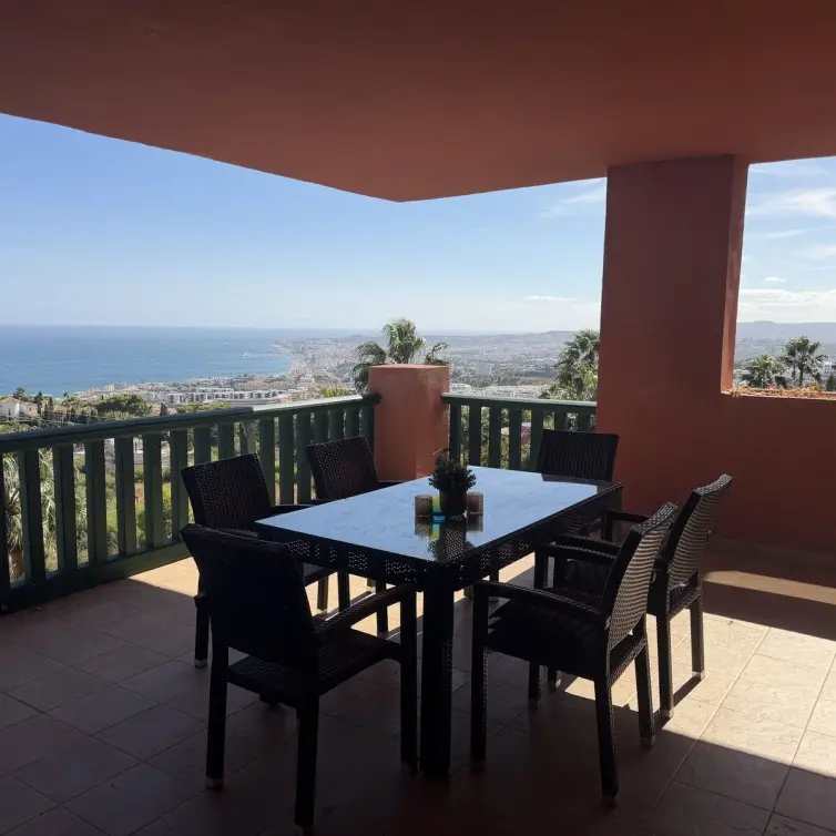Venta de apartamento en planta media en Higueron