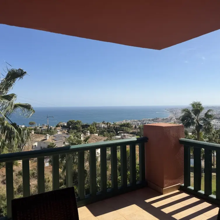 Venta de apartamento en planta media en Higueron