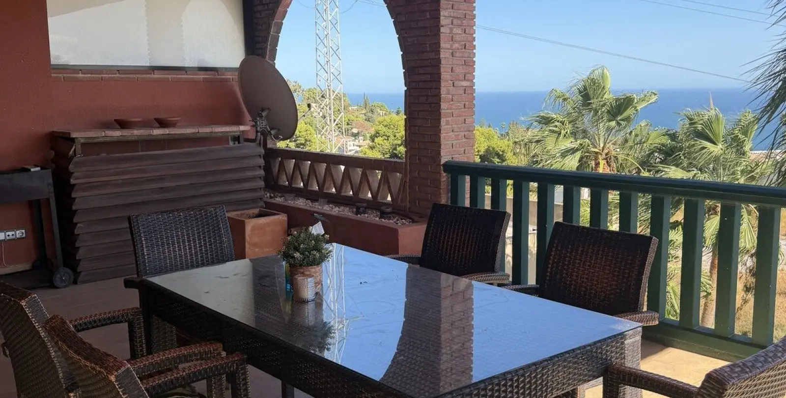 Venta de apartamento en planta media en Higueron 8