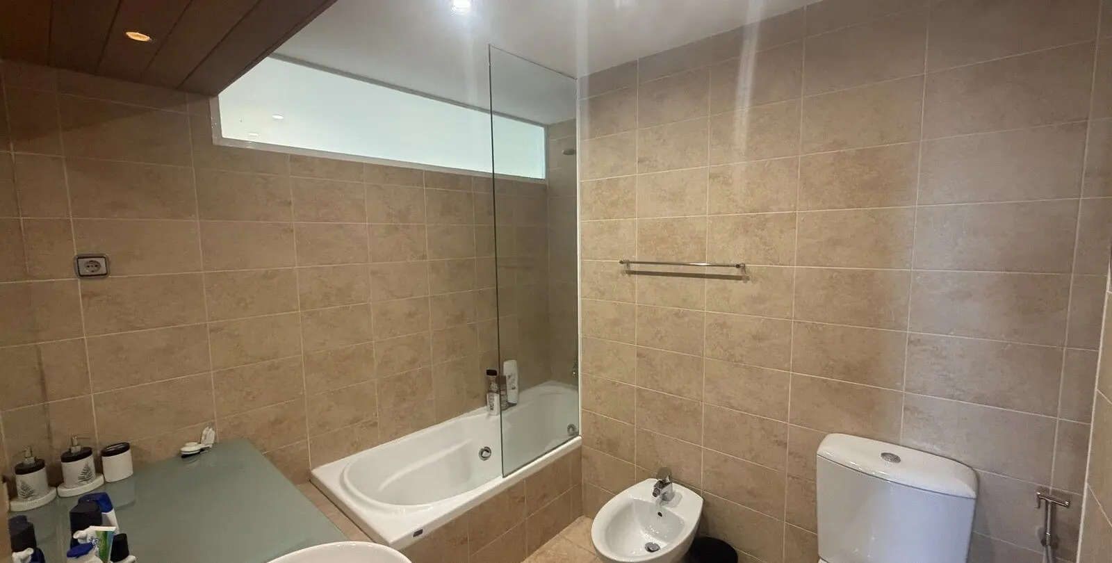 Venta de apartamento en planta media en Higueron 16
