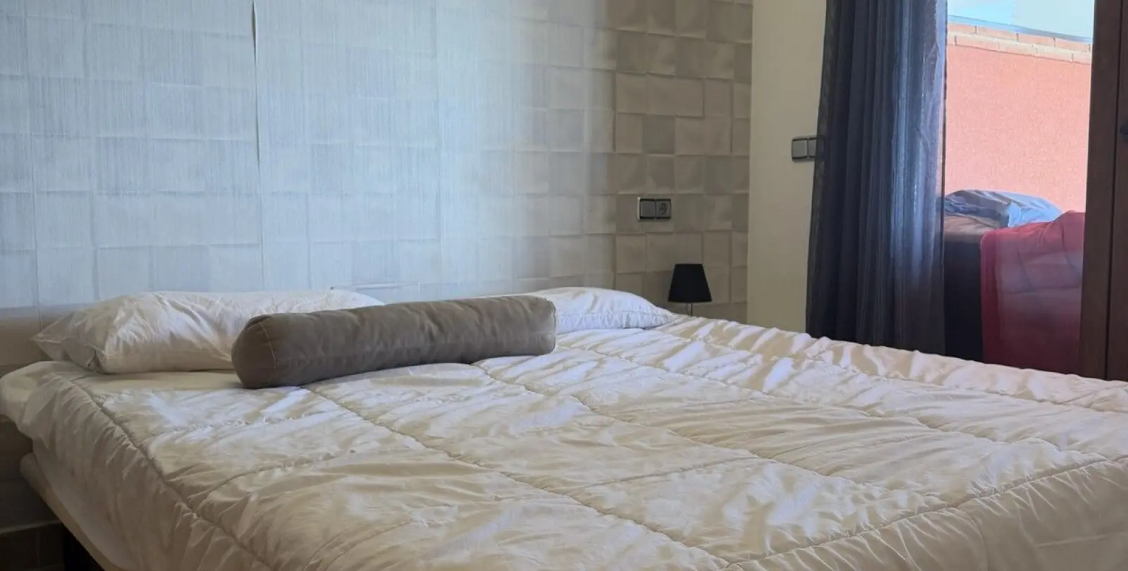 Venta de apartamento en planta media en Higueron 23