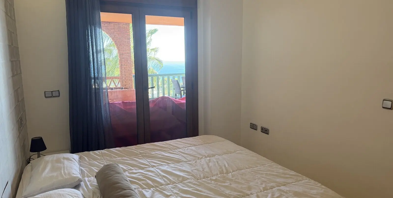 Venta de apartamento en planta media en Higueron 25