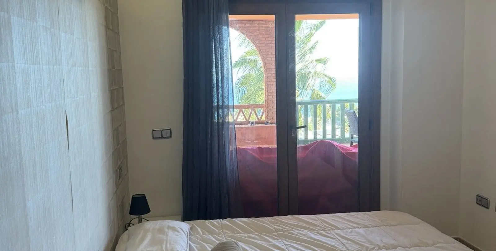 Venta de apartamento en planta media en Higueron 28