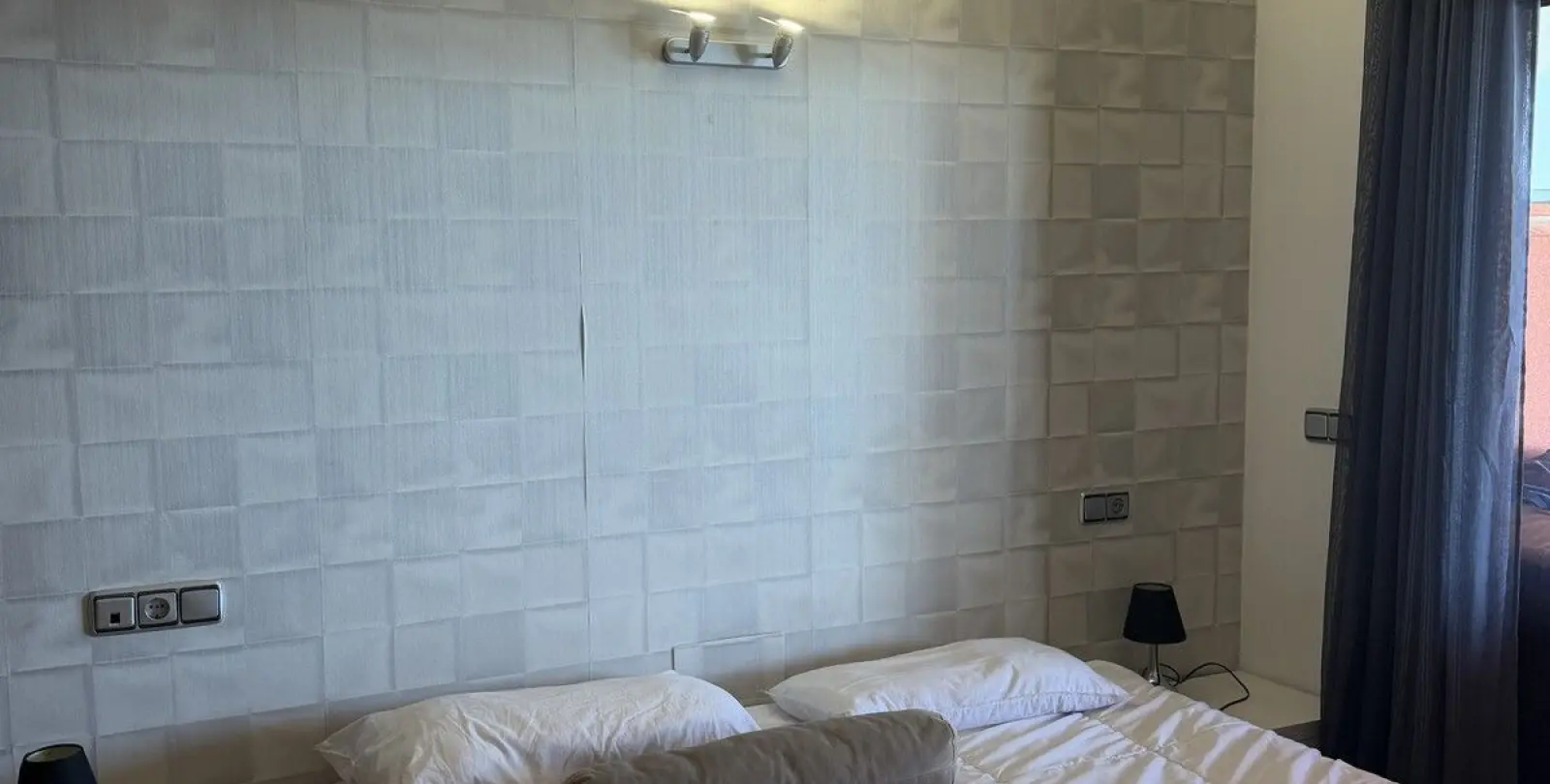 Venta de apartamento en planta media en Higueron 29