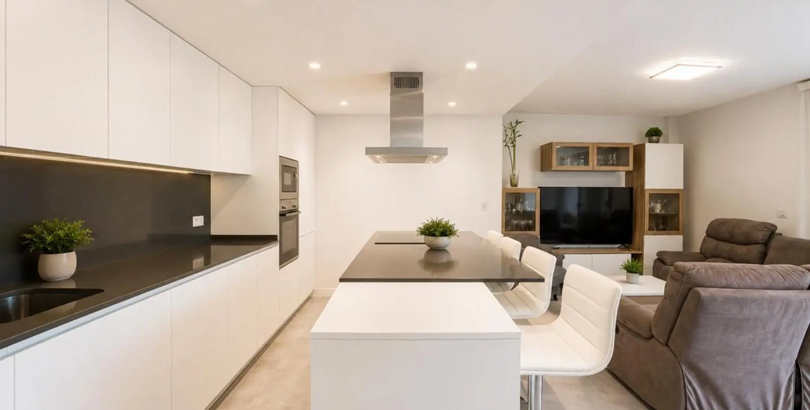 Venta de apartamento en planta baja en Selwo 4