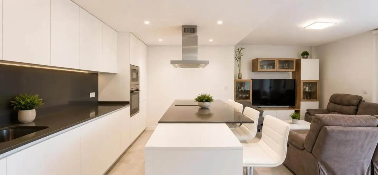 Venta de apartamento en planta baja en Selwo 3