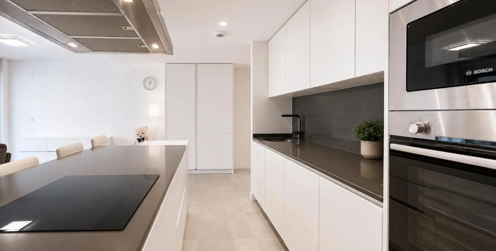 Venta de apartamento en planta baja en Selwo 6