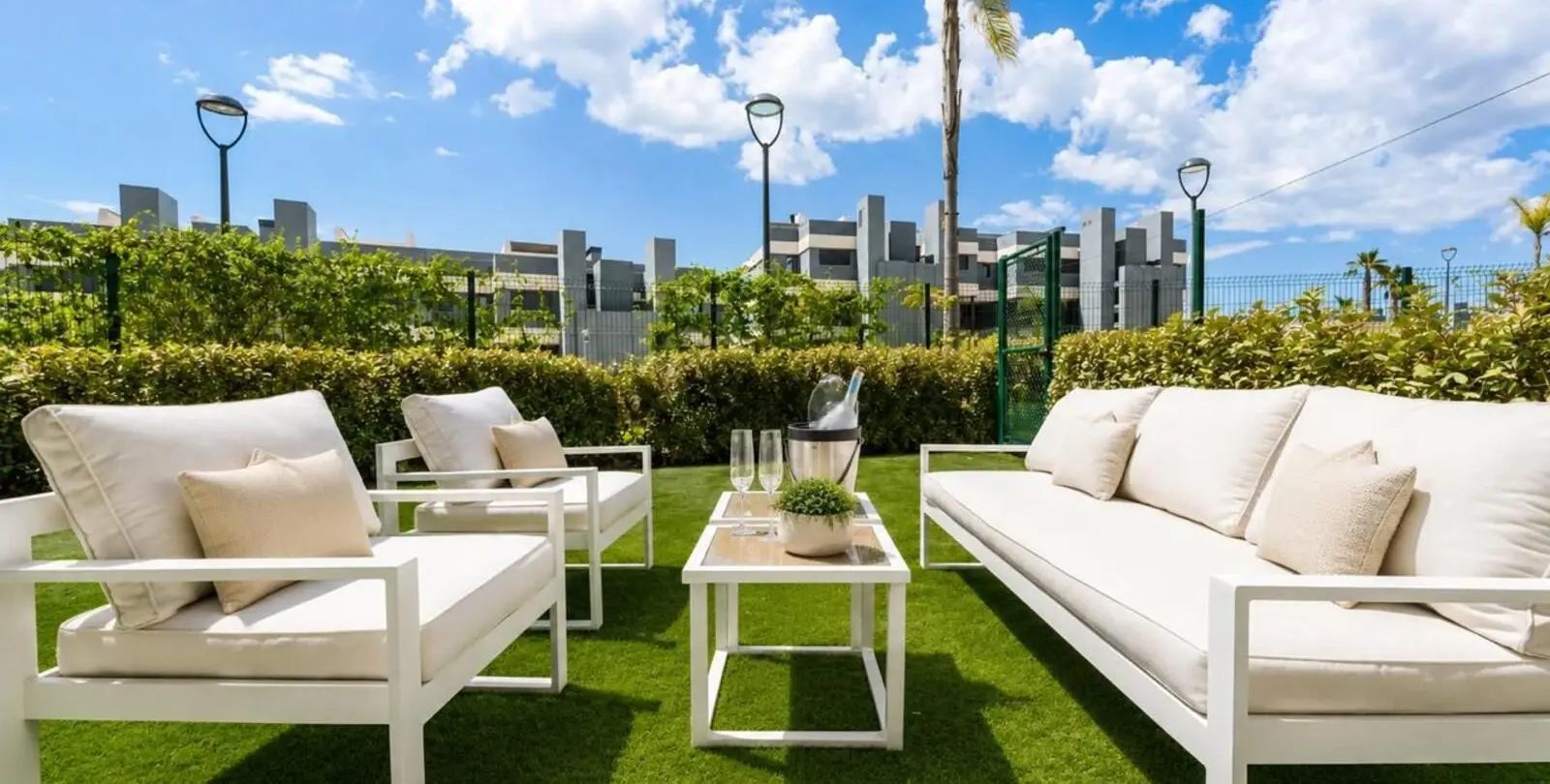 Venta de apartamento en planta baja en Selwo 15