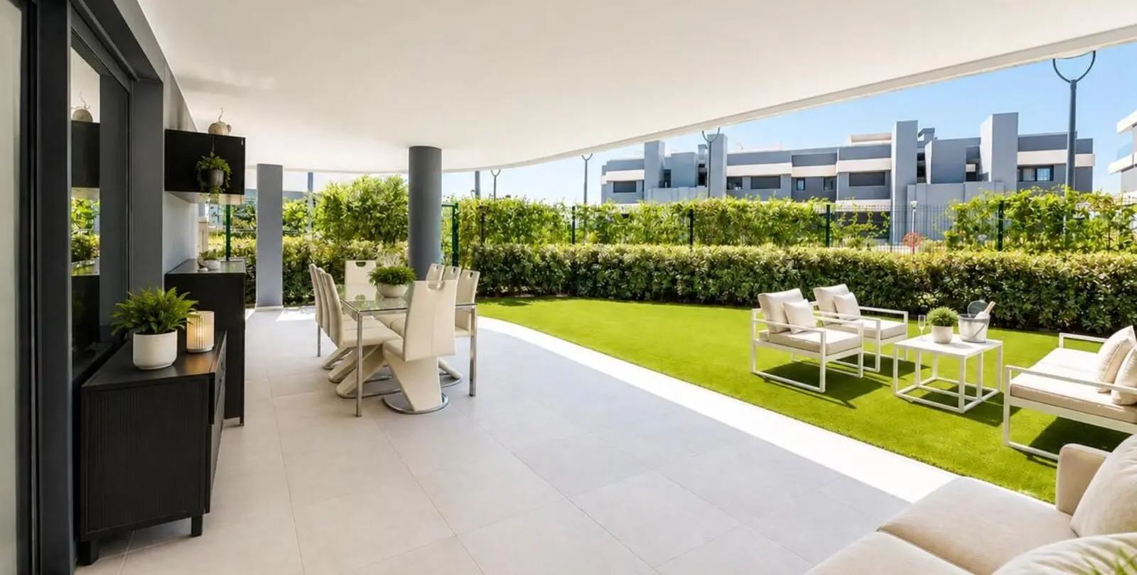 Venta de apartamento en planta baja en Selwo 16