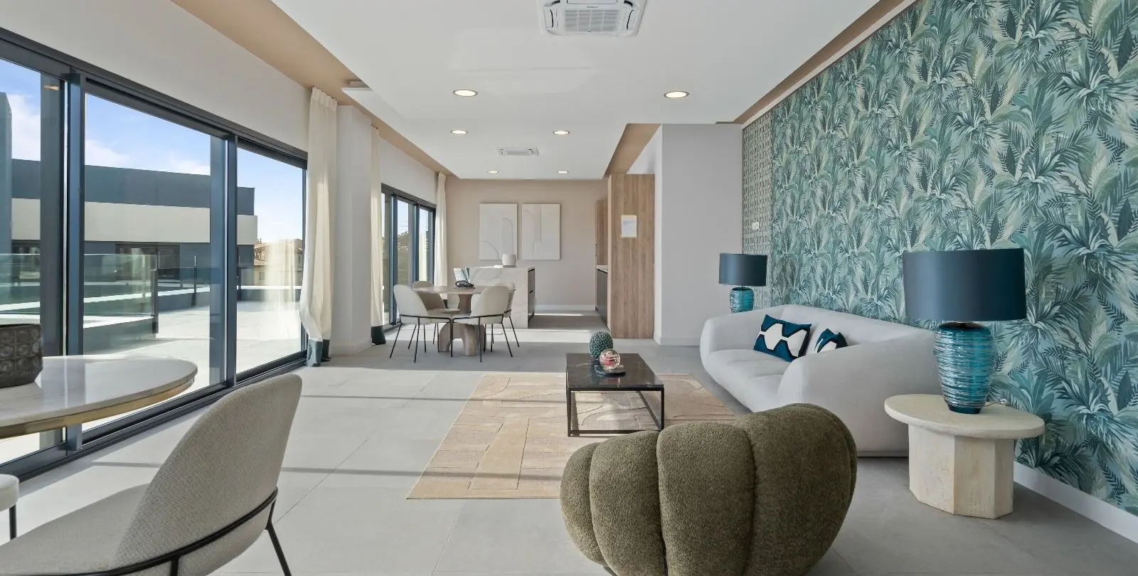 Venta de apartamento en planta baja en Selwo 18