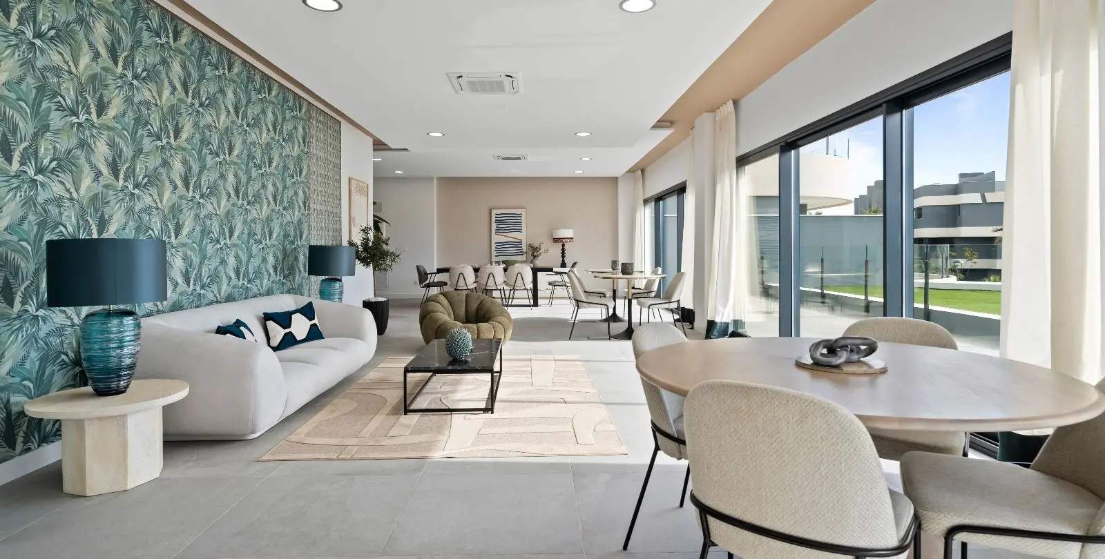 Venta de apartamento en planta baja en Selwo 24