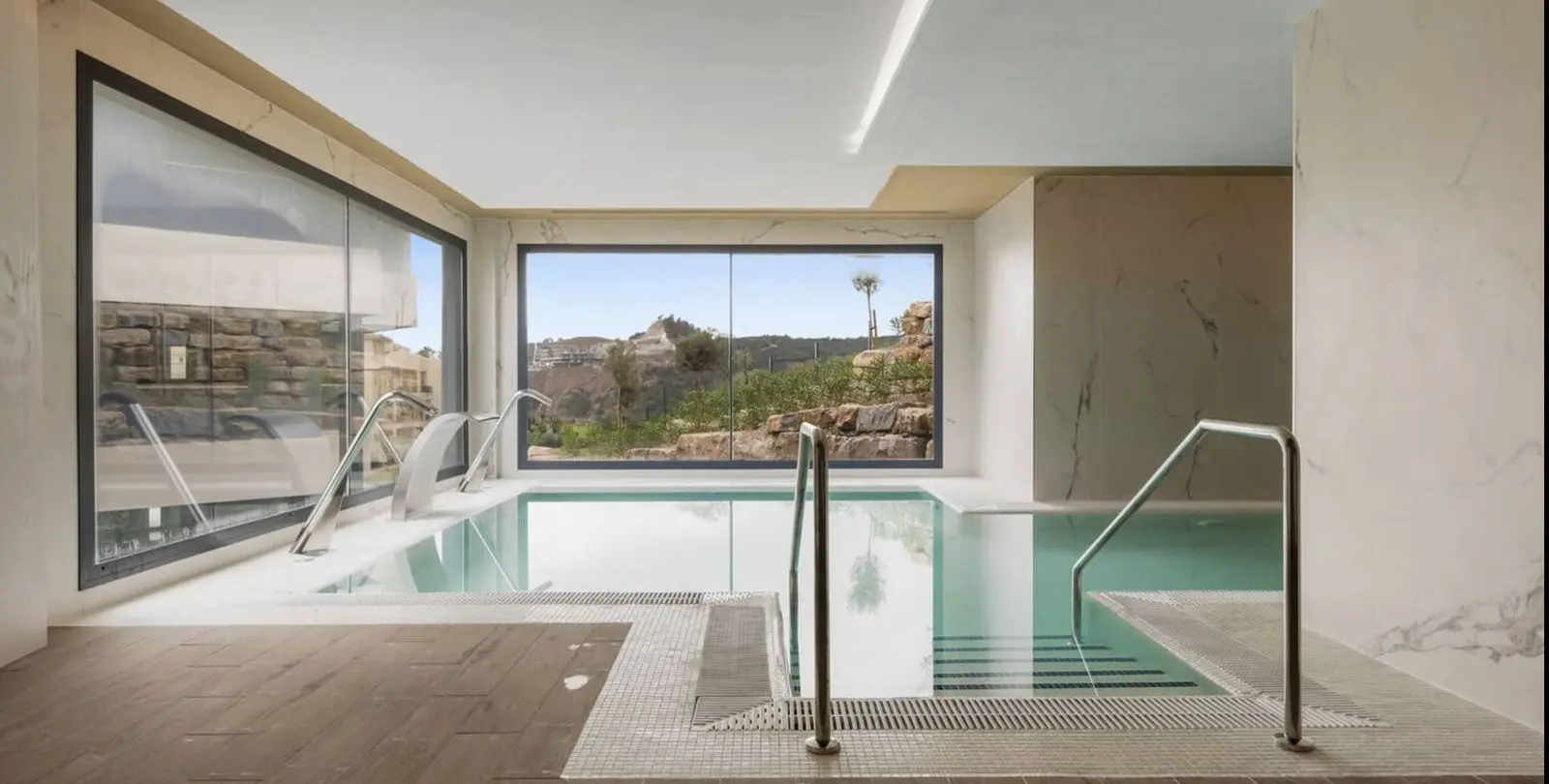 Venta de apartamento en planta baja en Selwo 29