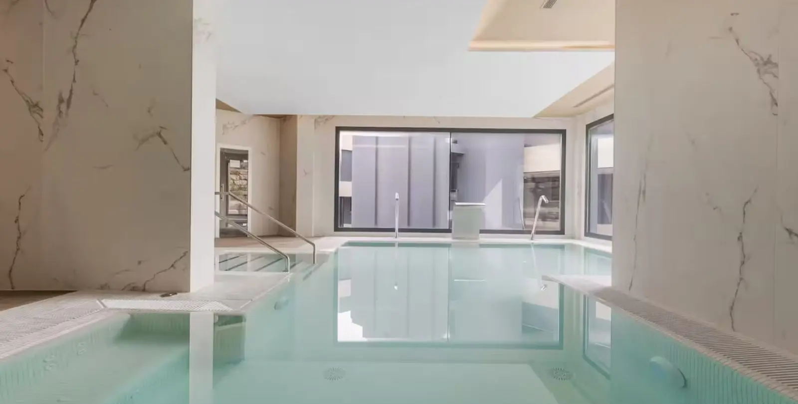 Venta de apartamento en planta baja en Selwo 30