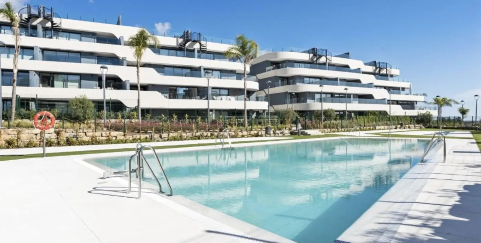 Venta de apartamento en planta baja en Selwo 32