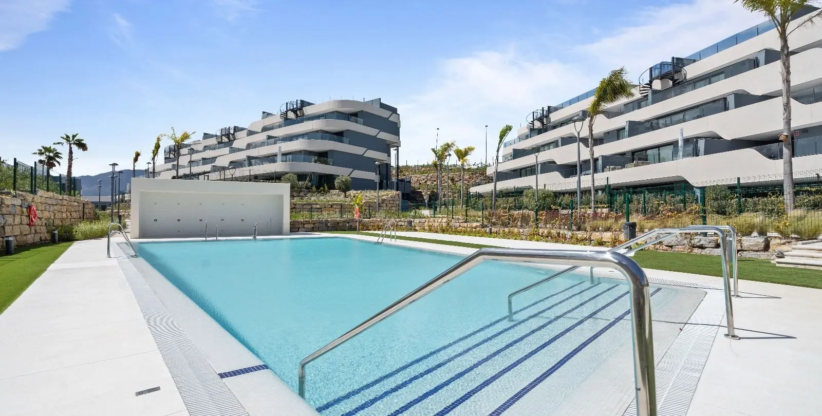 Venta de apartamento en planta baja en Selwo 34