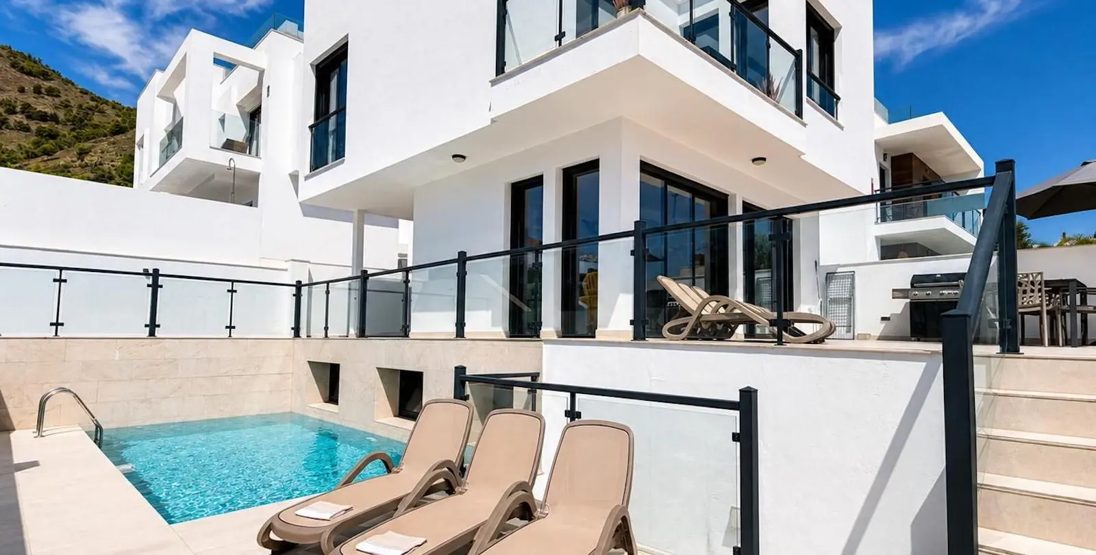 Sale of detached villa in Nerja 1
