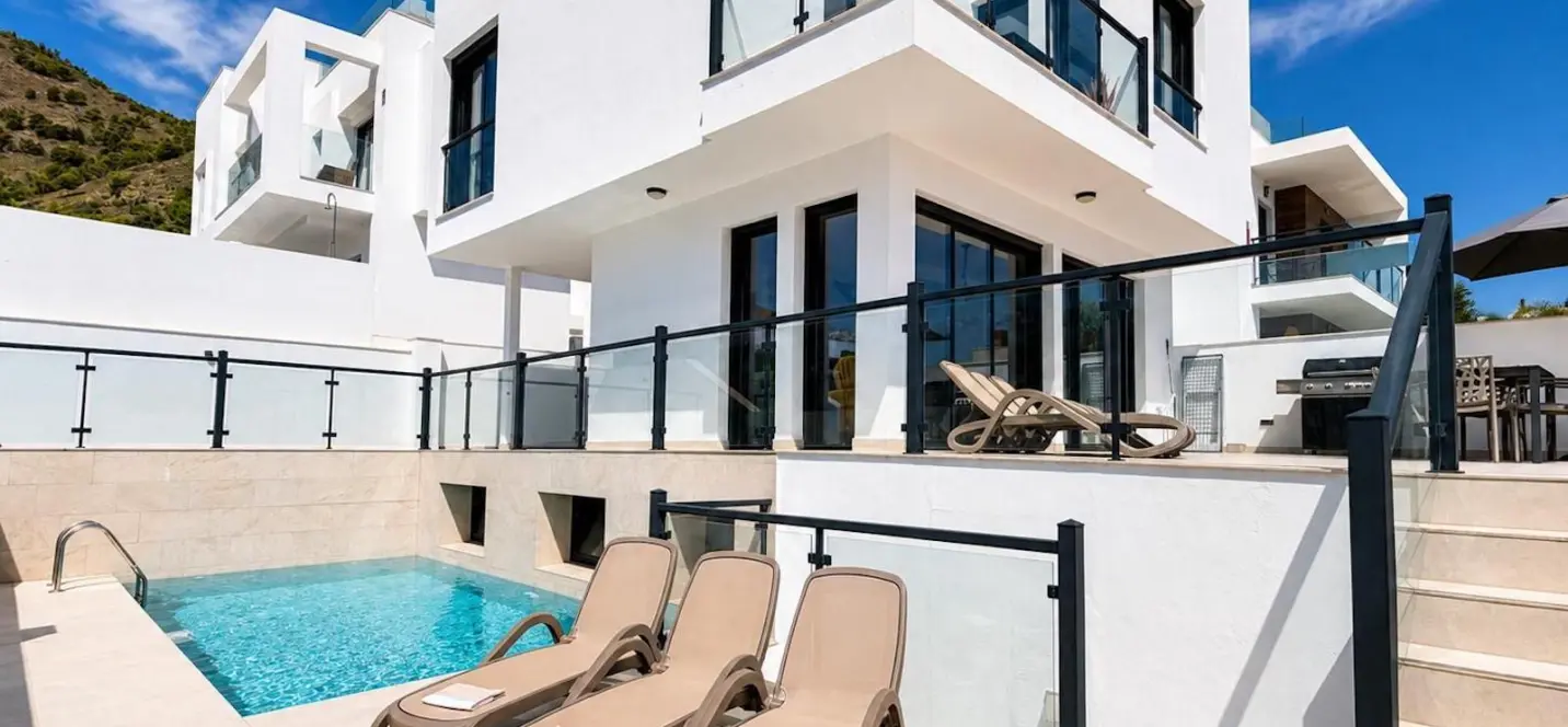 Venta de villa independiente en Nerja 0
