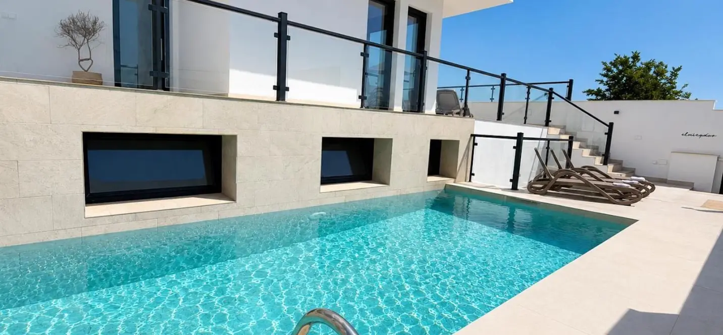 Venta de villa independiente en Nerja 1