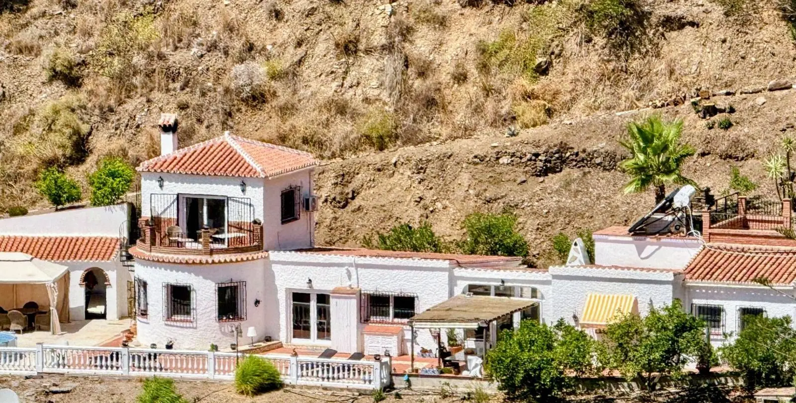 Venta de finca - cortijo en Sayalonga 2