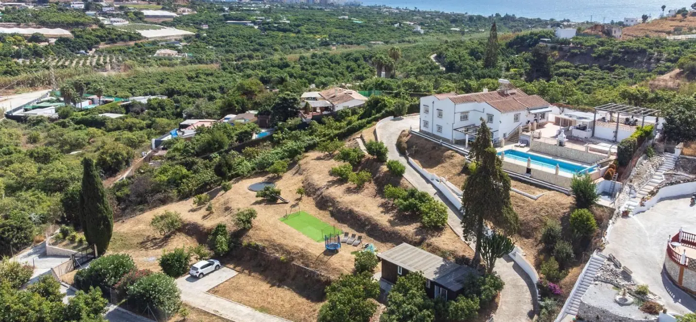 Venta de villa independiente en Nerja 0