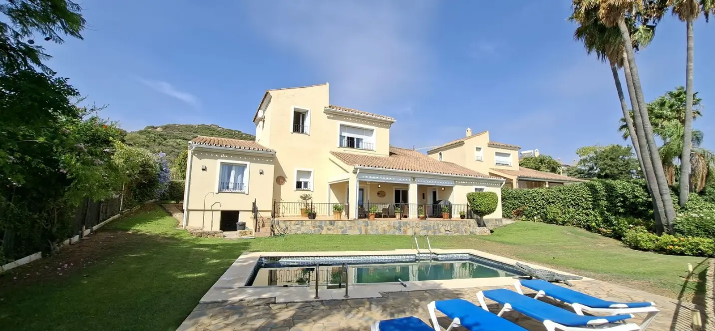 Venta de villa independiente en La Duquesa 1