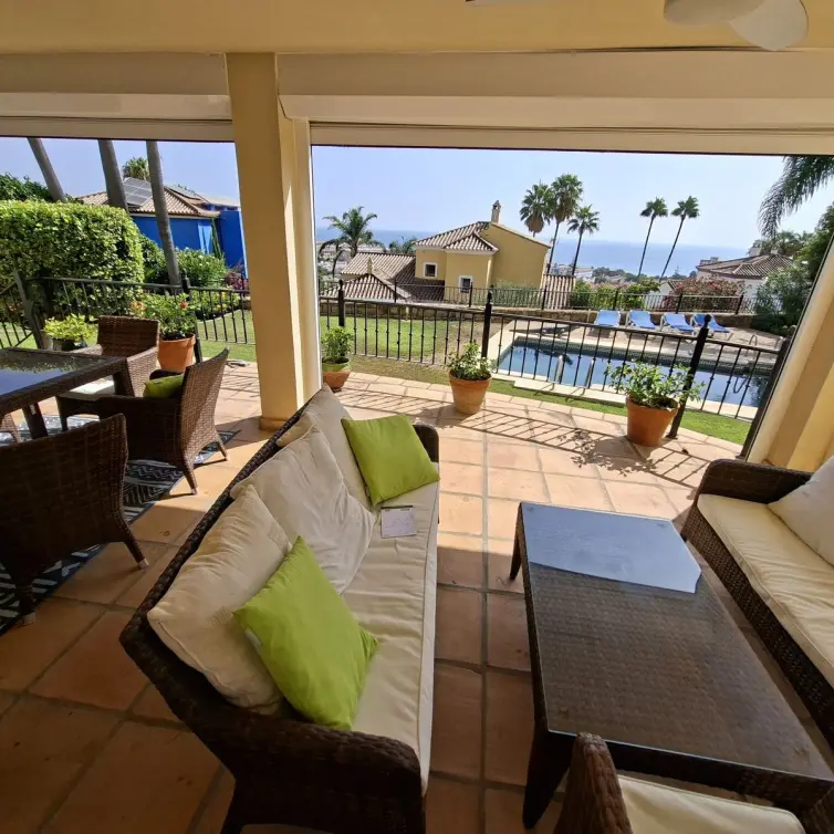 Venta de villa independiente en La Duquesa
