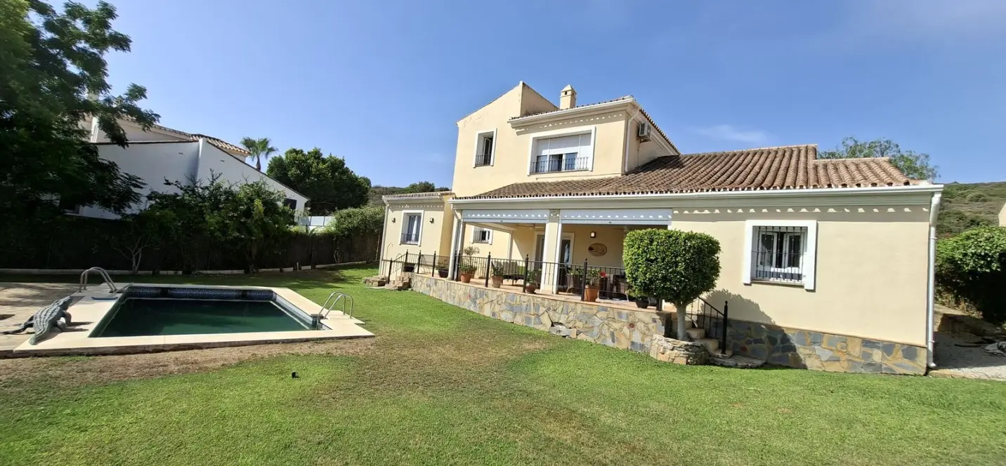 Venta de villa independiente en La Duquesa 3