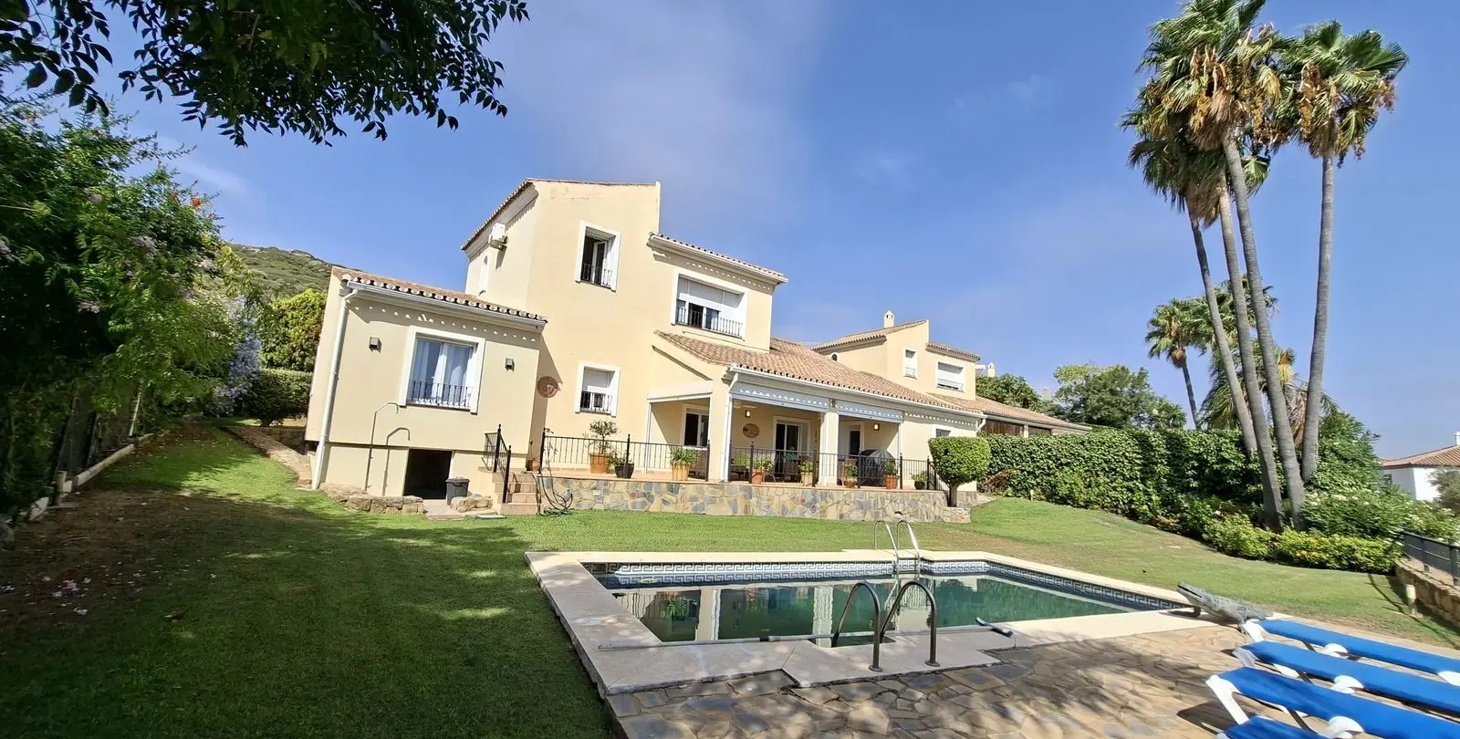 Venta de villa independiente en La Duquesa 10