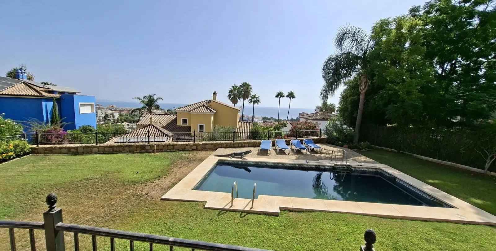Venta de villa independiente en La Duquesa 11