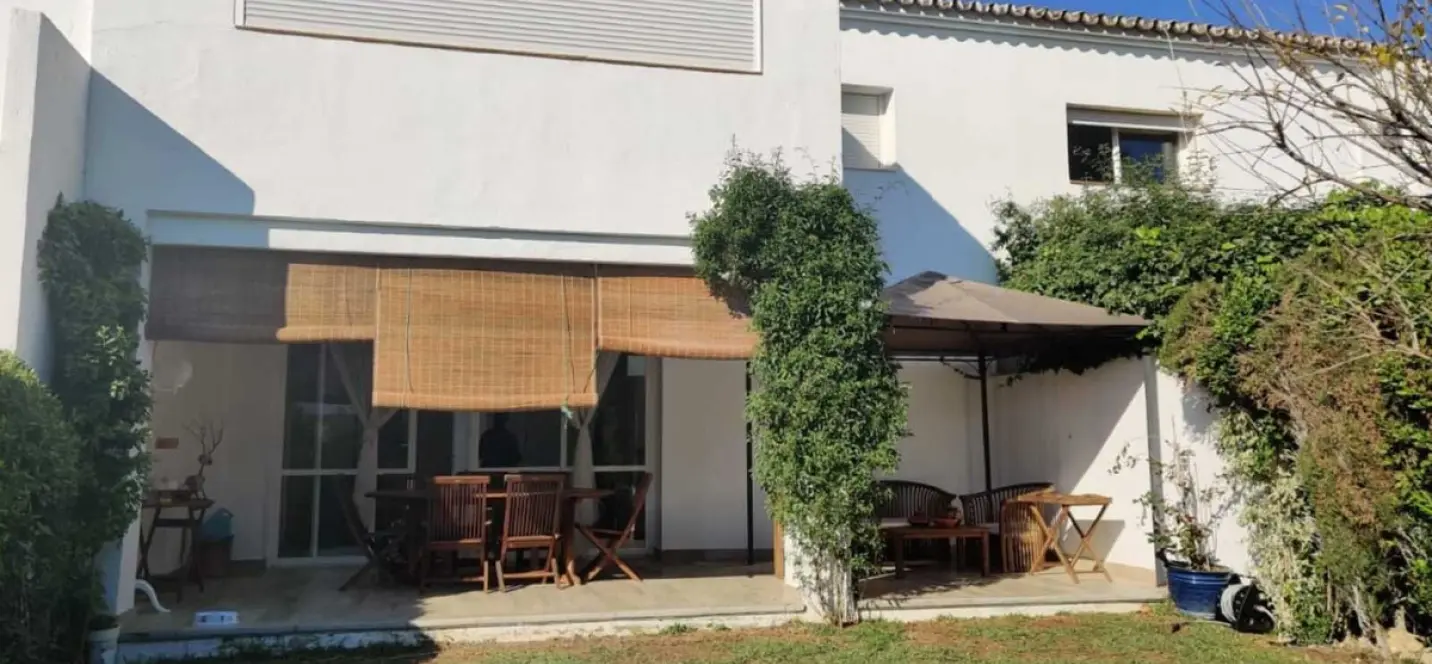 Long-term rent of townhouse in Estepona 0
