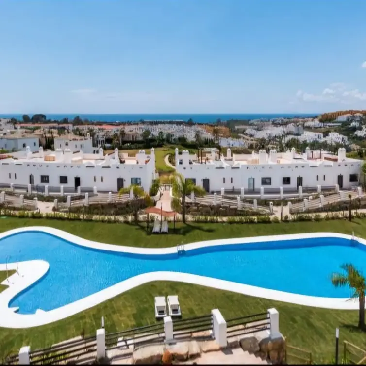Продажа апартаментов на первом этаже в Estepona