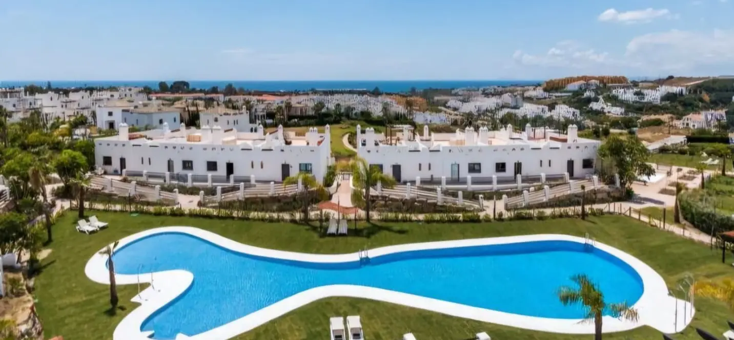 Продажа апартаментов на первом этаже в Estepona 0