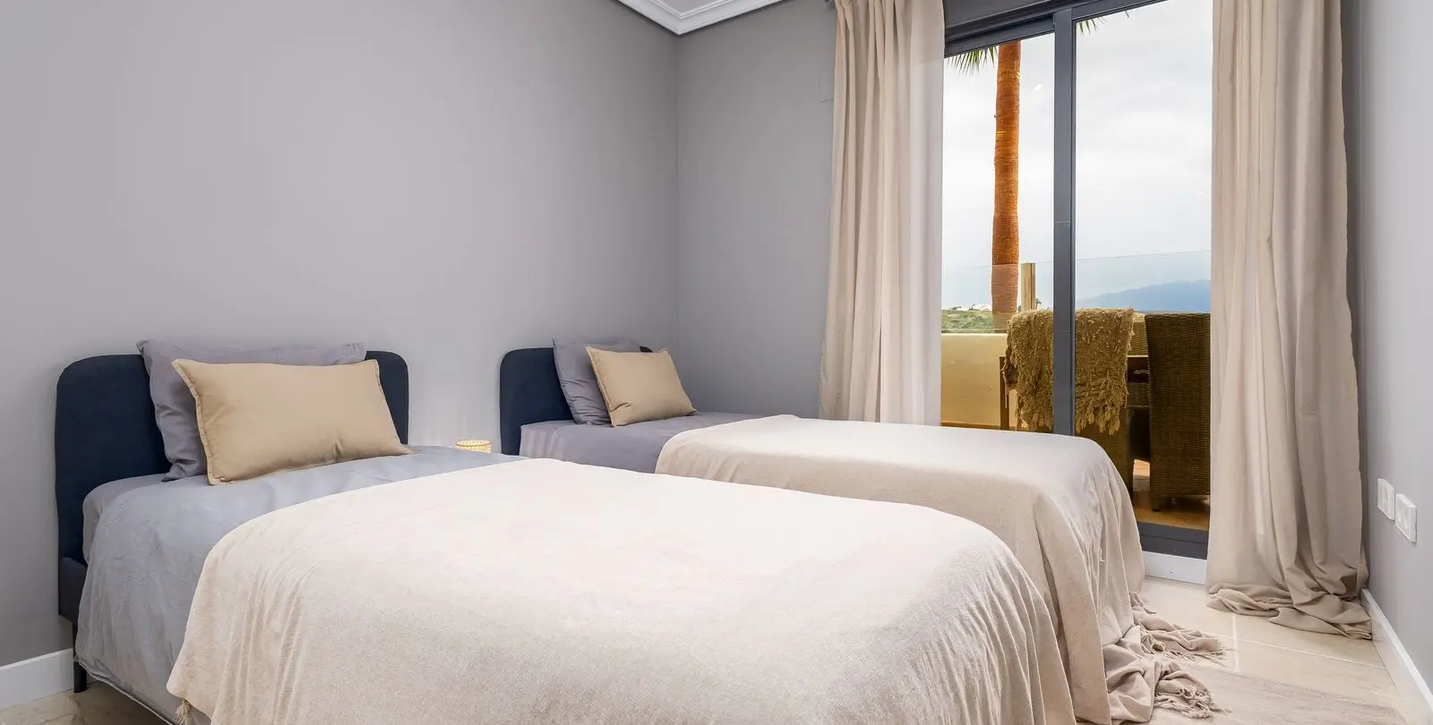 Продажа апартаментов на первом этаже в Estepona 13