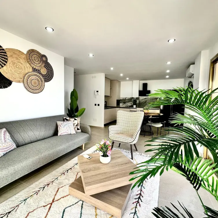 Sale of middle floor apartment in Fuengirola