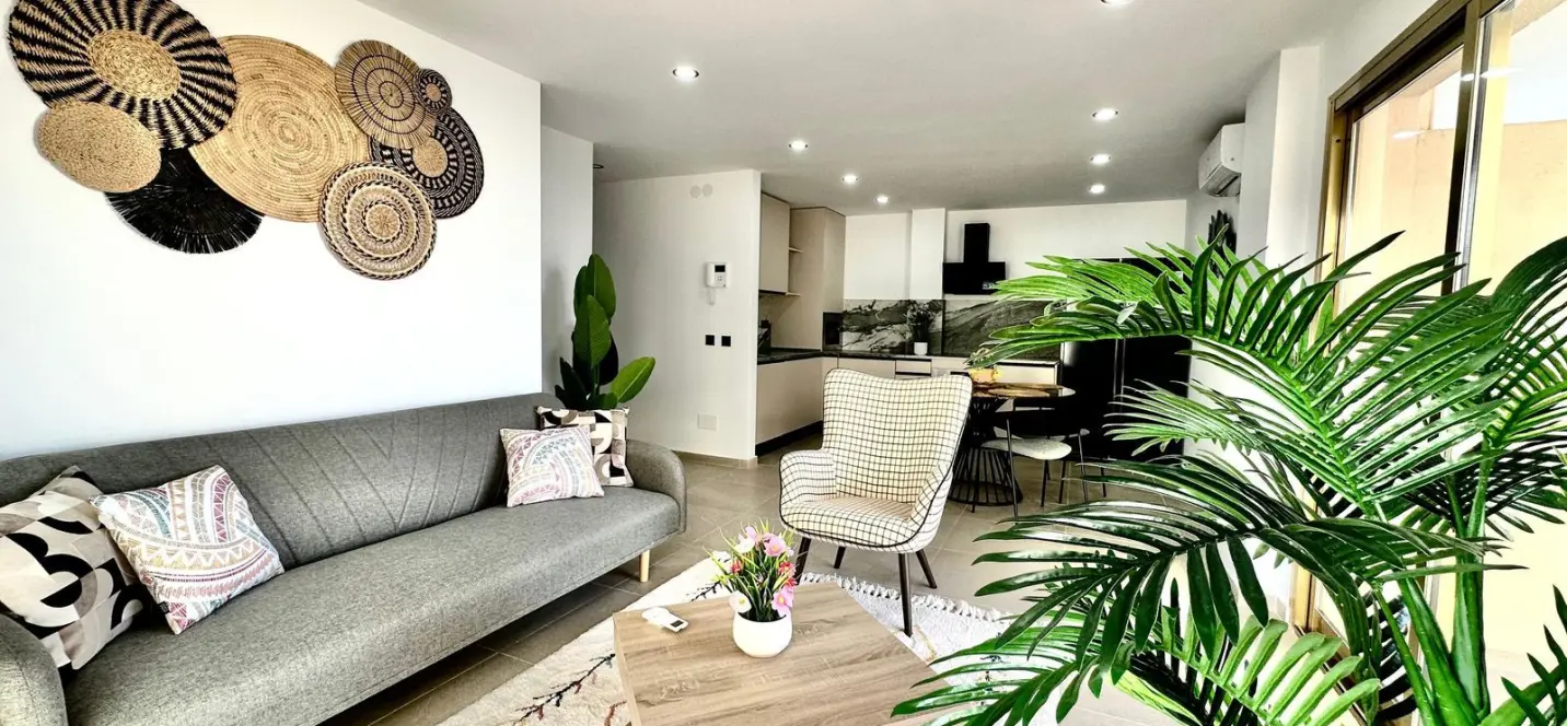 Sale of middle floor apartment in Fuengirola 0