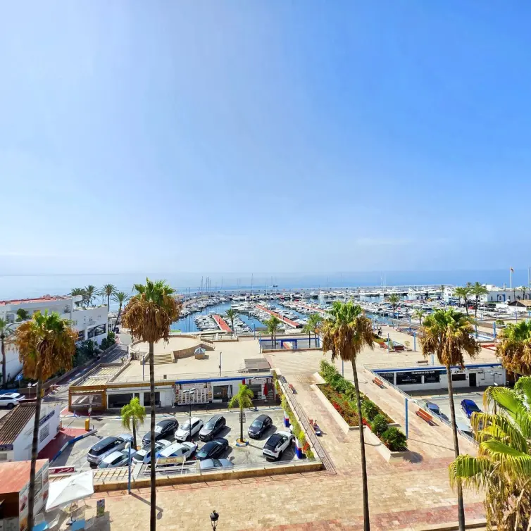 Продажа апартаментов на среднем этаже в Marbella