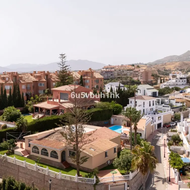Продажа  отдельно стоящей виллы в Torreblanca