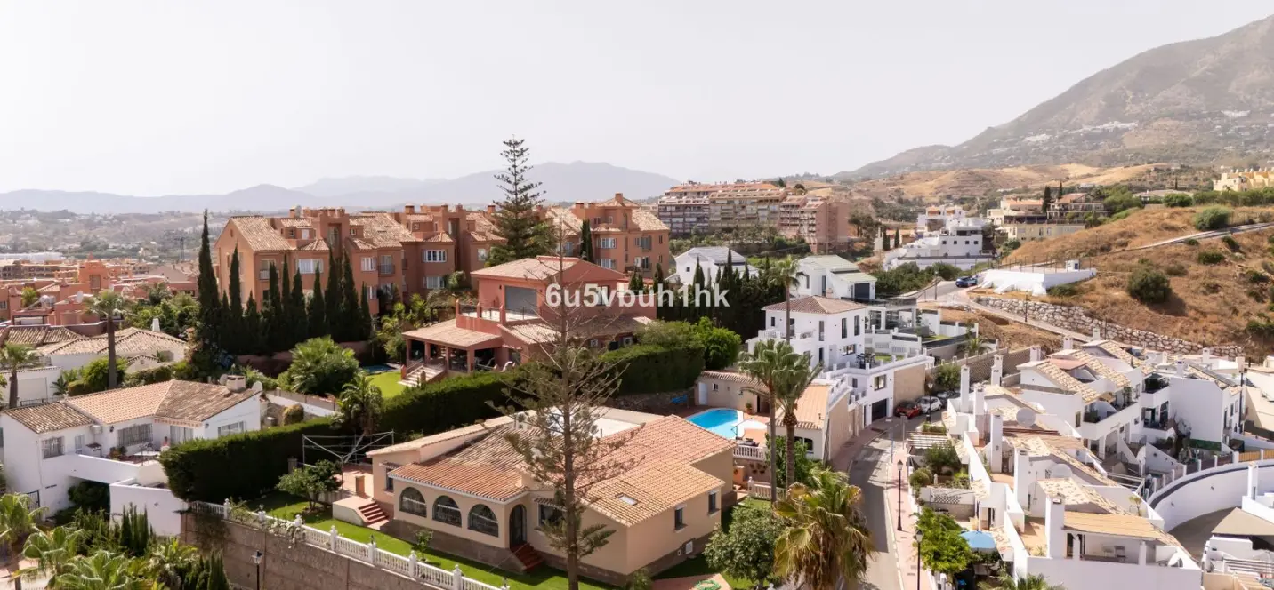 Продажа  отдельно стоящей виллы в Torreblanca 0