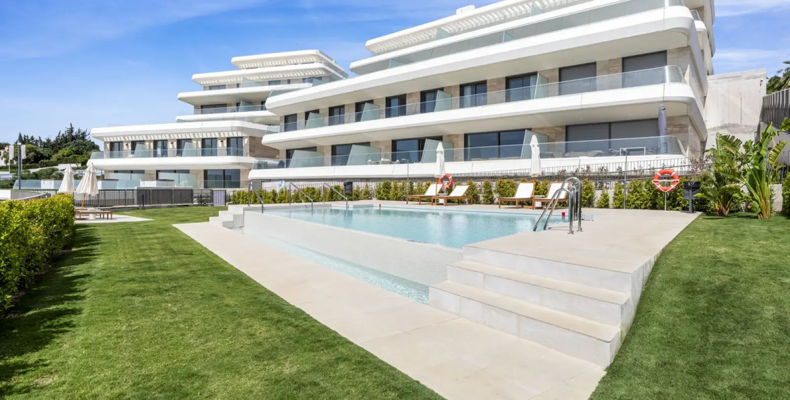 Долгосрочная аренда апартаментов на среднем этаже в Estepona 25