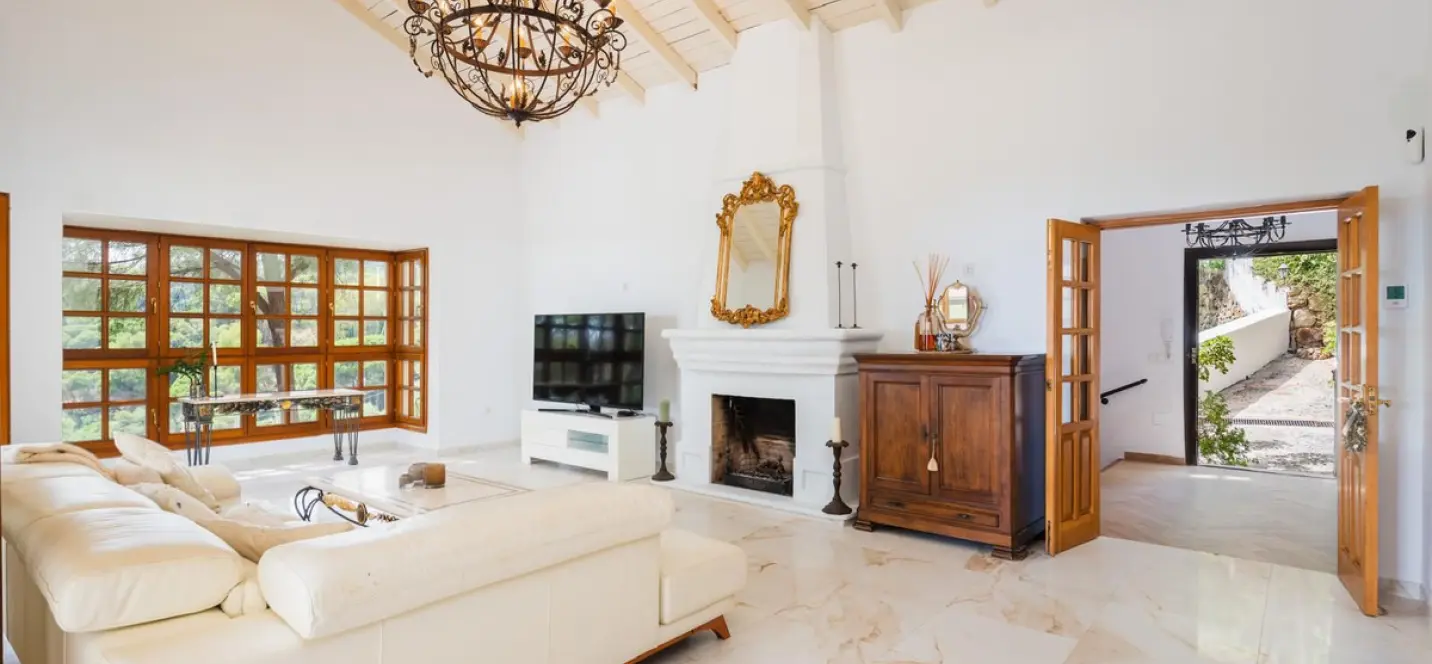 Long-term rent of detached villa in El Madroñal 2